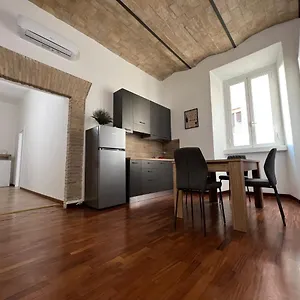 Starhome Colosseo , Roma Italia